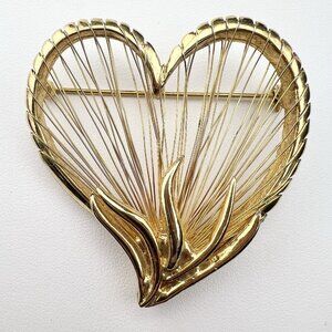 Vintage Brooks Gold Tone Wire Wrapped Heart Brooch Pin Signed